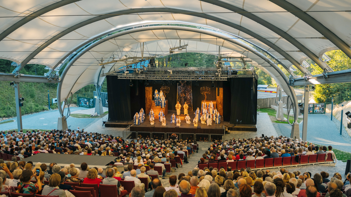 NaturTheater Nabucco voll besetzt bei einer Aufführung