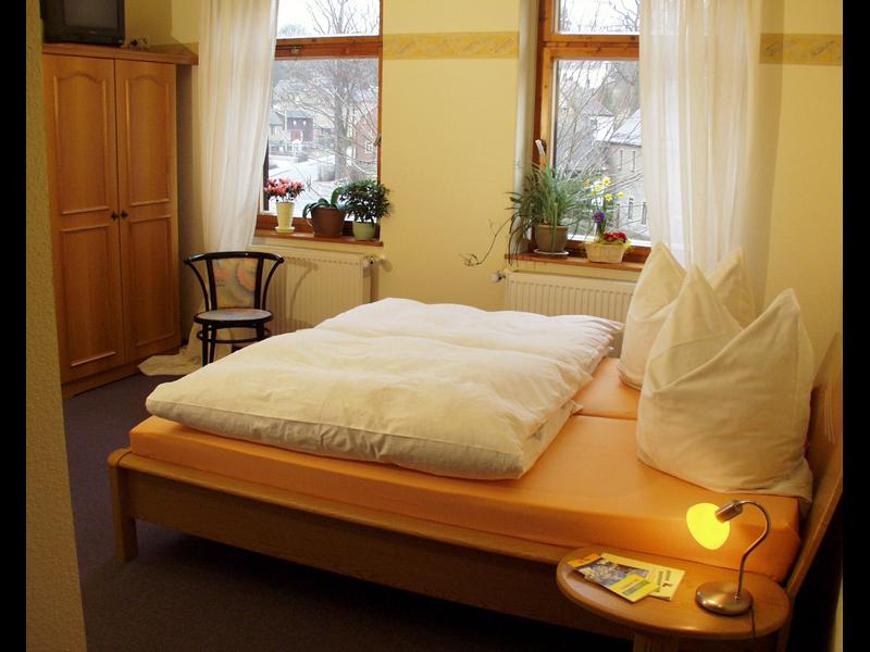 Zimmerbeispiel mit Doppelbett