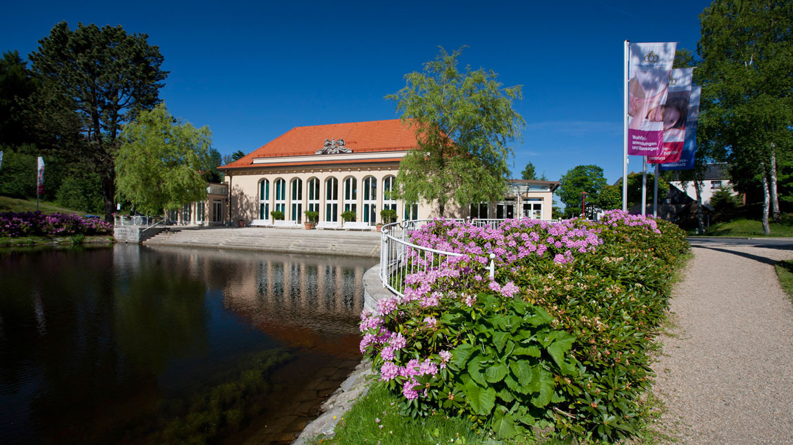 Außenansicht Festhalle Bad Brambach