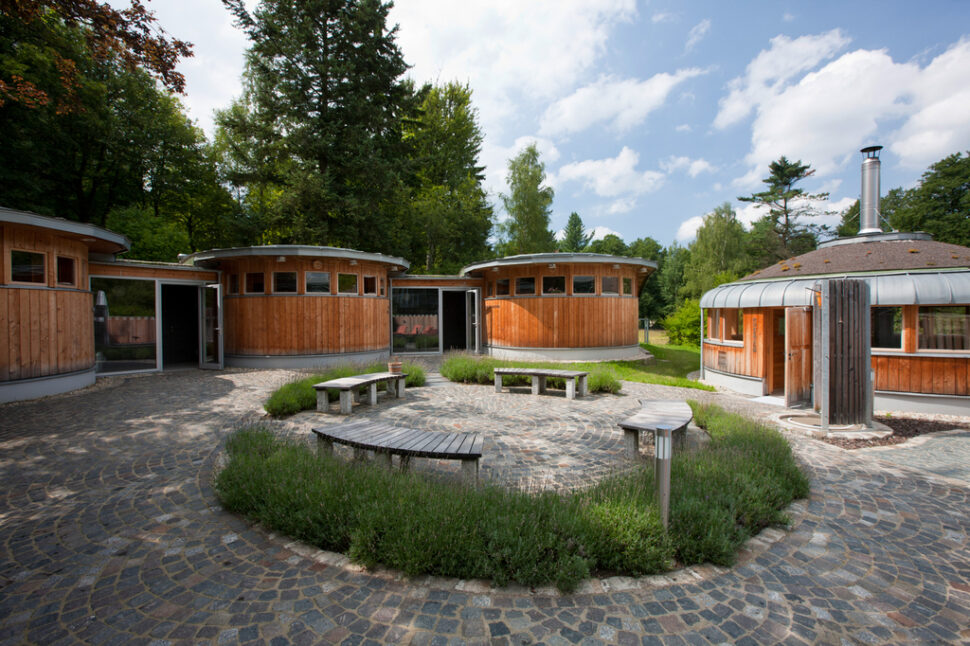 Außenansicht Saunadorf Bad Brambach